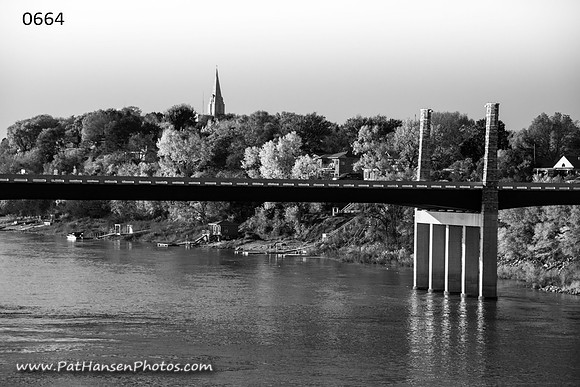 0664 Discovery Bridge & shoreline