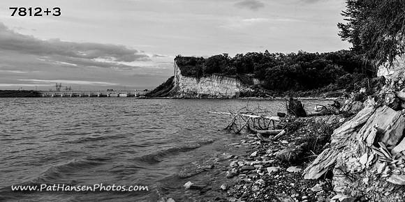 7812+3 Gavins Point Dam & bluffs (panoramic sizing)