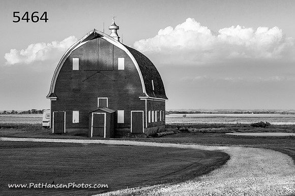 5464 barn & thunderhead