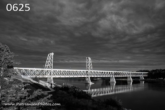 0625 shining Meridian and dark clouds